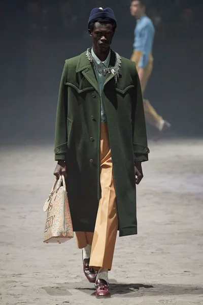 Look 3